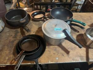 (1) LOT OF ASSORTED HOUSE HOLS SKILLETS AND SAUCE POTS.