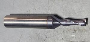 DESCRIPTION: (1) COBALT SQ END MILL BRAND/MODEL: HERTEL 41119421 SIZE: 3/16" DIA 7/16" LOC 3/8" SD QTY: 1