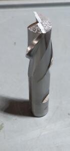 DESCRIPTION: (1) HSS SQ END MILL BRAND/MODEL: HERTEL 41116153 SIZE: 9/16" 1-1/8" LOC RETAIL$: $31.13 QTY: 1