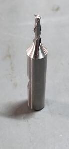 DESCRIPTION: (1) HSS SQ END MILL BRAND/MODEL: HERTEL 41116013 SIZE: 1/8" DIA 3/8" LOC QTY: 1