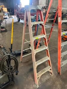 WERNER 6' FIBERGLASS LADDER