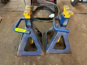 (2) HEAVY DUTY JACK STANDS