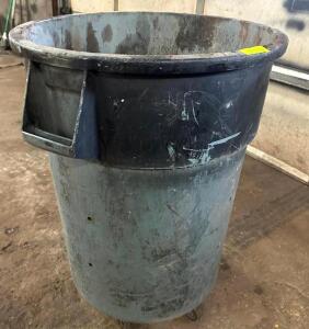 44 GALLON BRUTE TRASH CAN