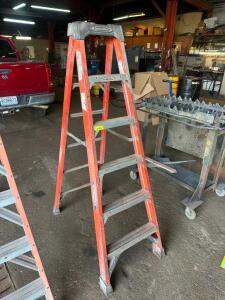 6' FIBERGLASS LADDER