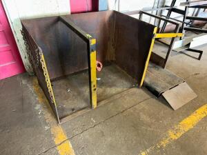 METAL ACETYLENE TANK RACK W/ CHAIN.