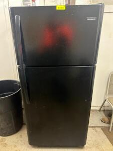 FRIGIDAIRE HOUSE HOLD REFRIGERATOR / FREEZER ( BLACK )