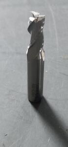 DESCRIPTION: (1) HSS SQ END MILL BRAND/MODEL: HERTEL 41117292 INFORMATION: 5/16" DIA 3/4" LOC 3/8" SD QTY: 1