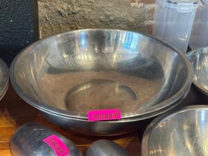 (2) - STAINLESS MIXING BOWLS