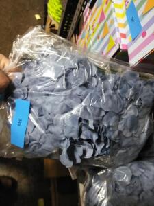 DESCRIPTION: (4) BAGS OF FAKE FLOWER PETALS BRAND/MODEL: BLUE PANDA QTY: 4