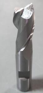 DESCRIPTION: (1) HSS SQ END MILL BRAND/MODEL: HERTEL 411116146 SIZE: 17/32" DIA 1-1/8' loc RETAIL$: $40.53 QTY: 1