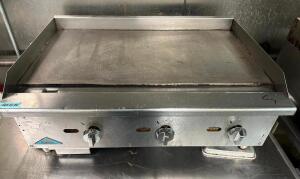 CASTLE 36" THREE BURNER FLAT GRILL