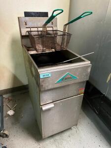 CASTLE 40 LB. GAS DEEP FRYER W/ (2) BASKETS.