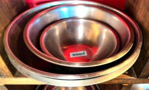 (3) PIECE SMALL STAINLESS MIXING BOWL SET.