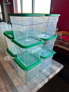 (6) 4 QT PLASTIC CONTAINERS W/ LIDS