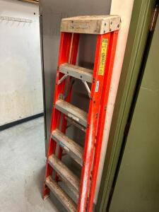 6' FIBERGLASS LADDER