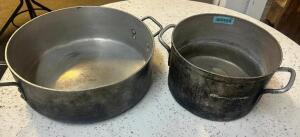 (2) ASSORTED ALUMINUM ROASTING POTS / STOCK POTS