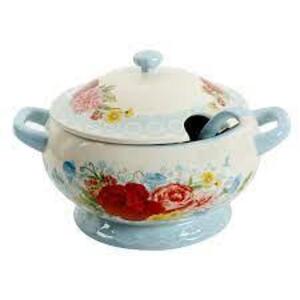 DESCRIPTION: (1) SOUP TUREEN WITH LADLE BRAND/MODEL: PIONEER WOMAN INFORMATION: TURQUISE SWEET ROSE SIZE: 3.17 QT RETAIL$: $26.78 EA QTY: 1