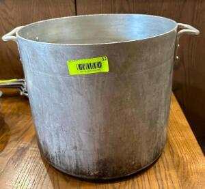 DESCRIPTION: 14" STOCK POT SIZE: 14"X11.5" LOCATION: DINING AREA QTY: 1