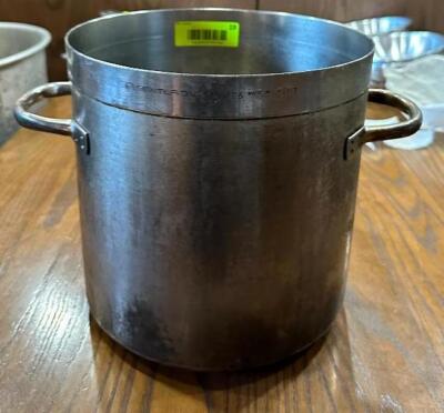 DESCRIPTION: 9.5" STOCK POT SIZE: 9.5"X10" LOCATION: DINING AREA QTY: 1