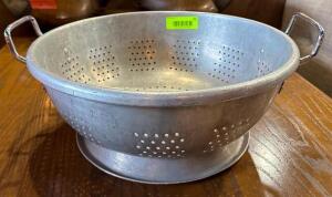 DESCRIPTION: 16" COLANDER LOCATION: DINING AREA QTY: 1