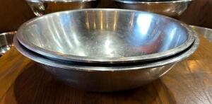 DESCRIPTION: (4) LARGE STAINLESS MIXING BOWLS SIZE: 18" LOCATION: DINING AREA QTY: 4