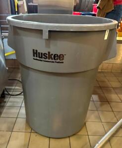 NAME: PLASTIC TRASH CAN DESCRIPTION: PLASTIC TRASH CAN BRAND / MODEL: HUSKEE LOCATION: KITCHEN QTY: 1