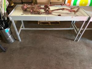 DESCRIPTION 72" WOODEN MORGUE TABLE PROP W/ BLOODY SKELETON. QTY 1