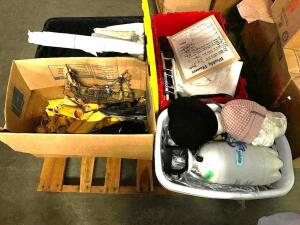 DESCRIPTION PALLET AND CONTENTS - ASSORTED ROOM DECORATIONS AND PROPS THIS LOT IS: ONE MONEY QTY 1