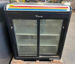 TRUE TWO DOOR / SLIDING DOOR MERCHANDISER DISPLAY COOLER.