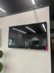 44" LG SMART TV WITH MICRO COMPUTER