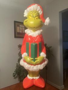 DESCRIPTION: (1) LIGHT UP CHRISTMAS BRAND/MODEL: THE GRINCH SIZE: 36 IN RETAIL$: $80.00 EA QTY: 1