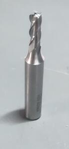 DESCRIPTION: (3) HSS SQ END MILL BRAND/MODEL: HERTEL 41117888 SIZE: 7/32" DIA 5/8" LOC RETAIL$: $43.86 QTY: 3