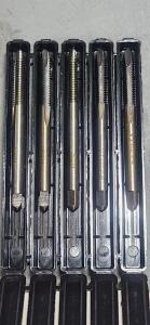 DESCRIPTION: (30) HSS SPIRAL POINT HAND TAPSBRAND/MODEL: VC 04518320SIZE: #10-32 UNFRETAIL$: $234.00QTY: 30