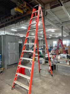 12' FIBERGLASS LADDER