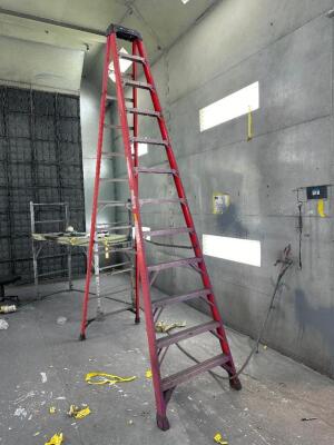 12' FIBERGLASS LADDER