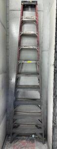 10' FIBERGLASS LADDER