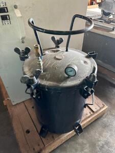 PRESSURE POT