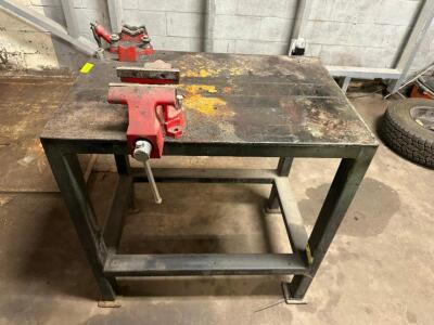 40" METAL FABRICATION TABLE W/ CHAIN TOOL AND VICE.