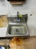 WALL MOUNTED SINK - 3