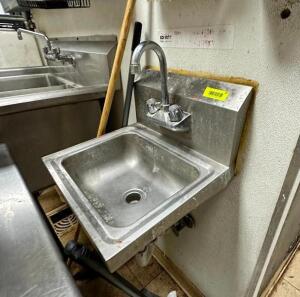 WALL MOUNTED SINK