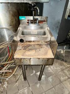 STAINLESS STEEL SINK