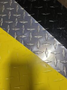 DESCRIPTION: (17) POUNDS OF ALUMINUM DIAMOND PLATE SHEET INFORMATION: VARIOUS SIZES & COLORS SIZE: VARIOUS QTY: 17