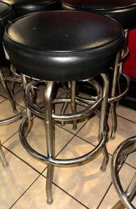 (4) BACKLESS BAR STOOLS W/ BLACK CUSHION TOP AND CHROME BASE.