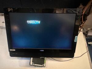 32" VIZIO TV W/ WALL MOUNT/