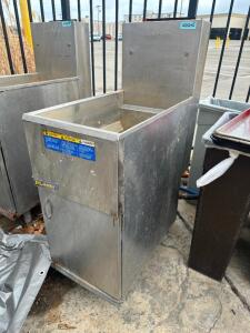 SIR LAWRENCE 40 LB. GAS DEEP FRYER.