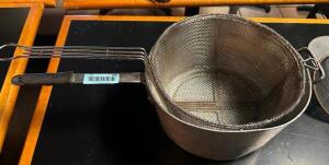 SAUCE POT W/ WIRE MESH SCOOP.