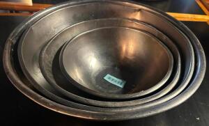 (4) PIECE STAINLESS MIXING BOWL SET.