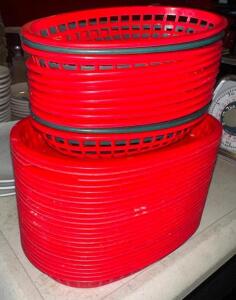 (1) LOT OF ASSORTED PLASTIC FOOD BASKETS.