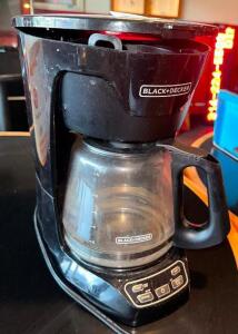 BLACK AND DECKER COFFEE BREWER.