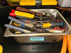 (1) LOT OF ASSORTED HAND TOOLS